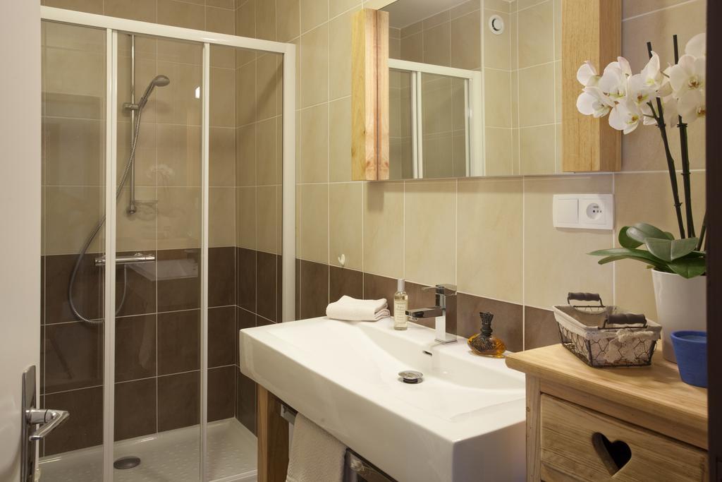 Appartement Zian Justine Lullin Exteriör bild